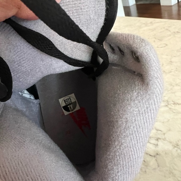 BIG KID'S AIR JORDAN 2 RETRO - "BLACK CEMENT" - Picture 7 of 7